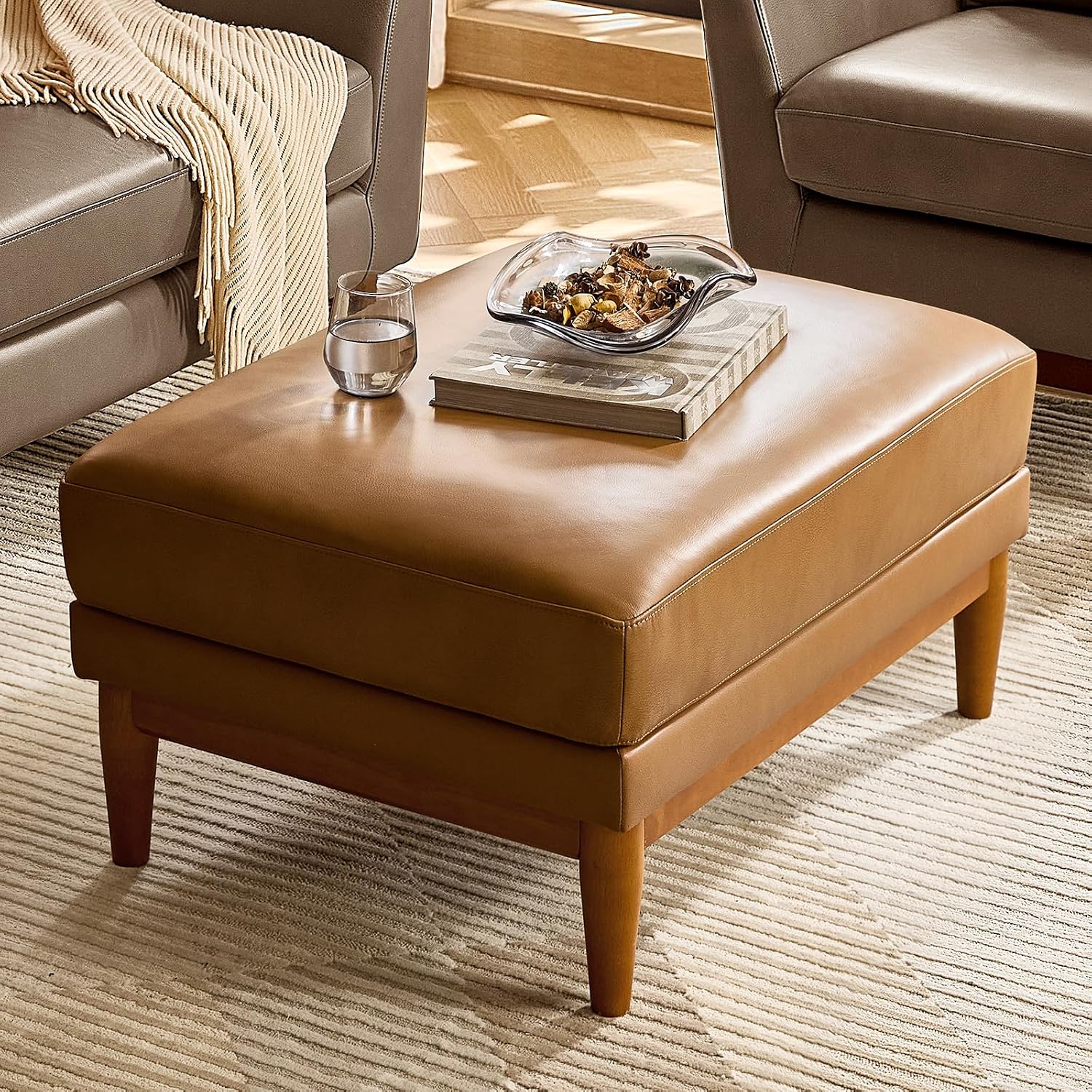 Outdoor Furniture Wood - โต๊ะกาแฟออตโตมันหนังแท้ ขนาด 33.5 นิ้ว ทรงสี่เหลี่ยม พร้อมขาไม้เนื้อแข็ง